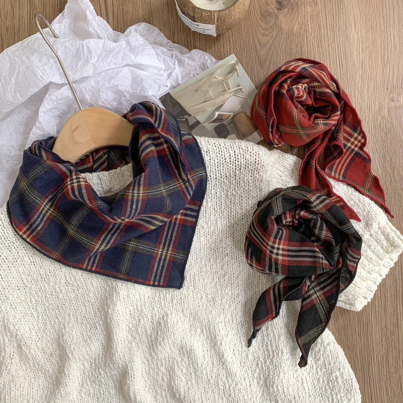 Bufanda triangular babero nuevo estilo retro azul marino pañuelo de seda a cuadros de alta calidad