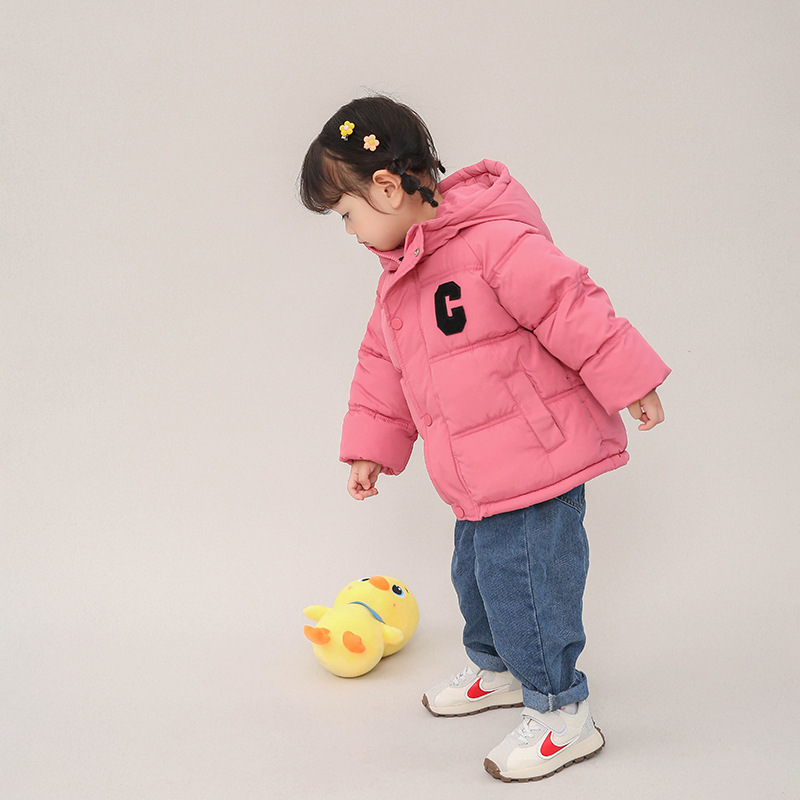 Gran C niños con capucha abajo chaqueta 2024 Otoño e Invierno ropa para niños nueva venta al por mayor niños y niñas chaqueta de plumas
