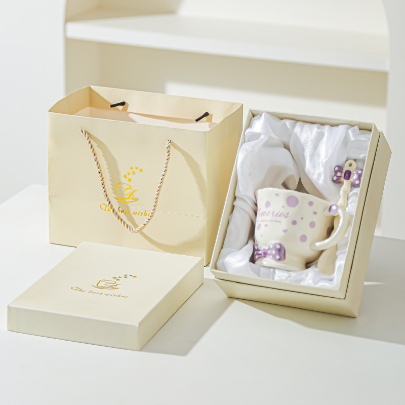 Taza de cuchara de lazo Juego de taza de niña linda Taza de bebida Taza de regalo pequeña Taza de cerámica de alto valor