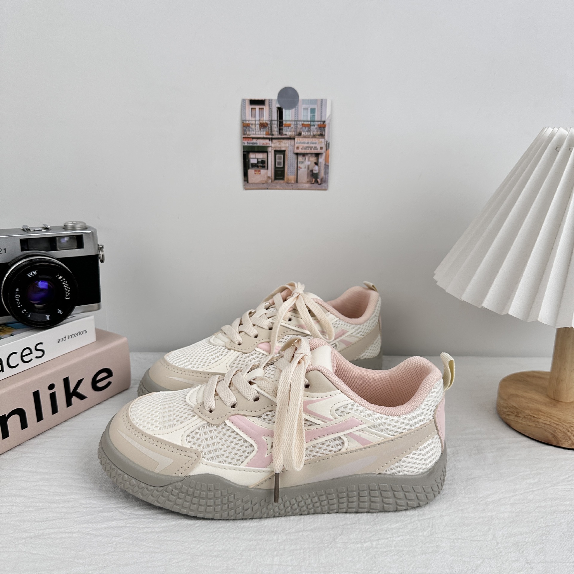 Zapatillas transpirables de malla de onda lejana para mujer 2025 nueva tendencia de verano zapatos casuales de todo fósforo zapatos blancos de suela gruesa para el cabello