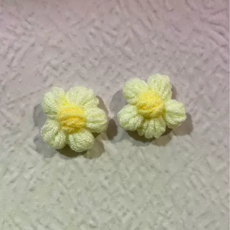 Little puff-milk white and yellow heart