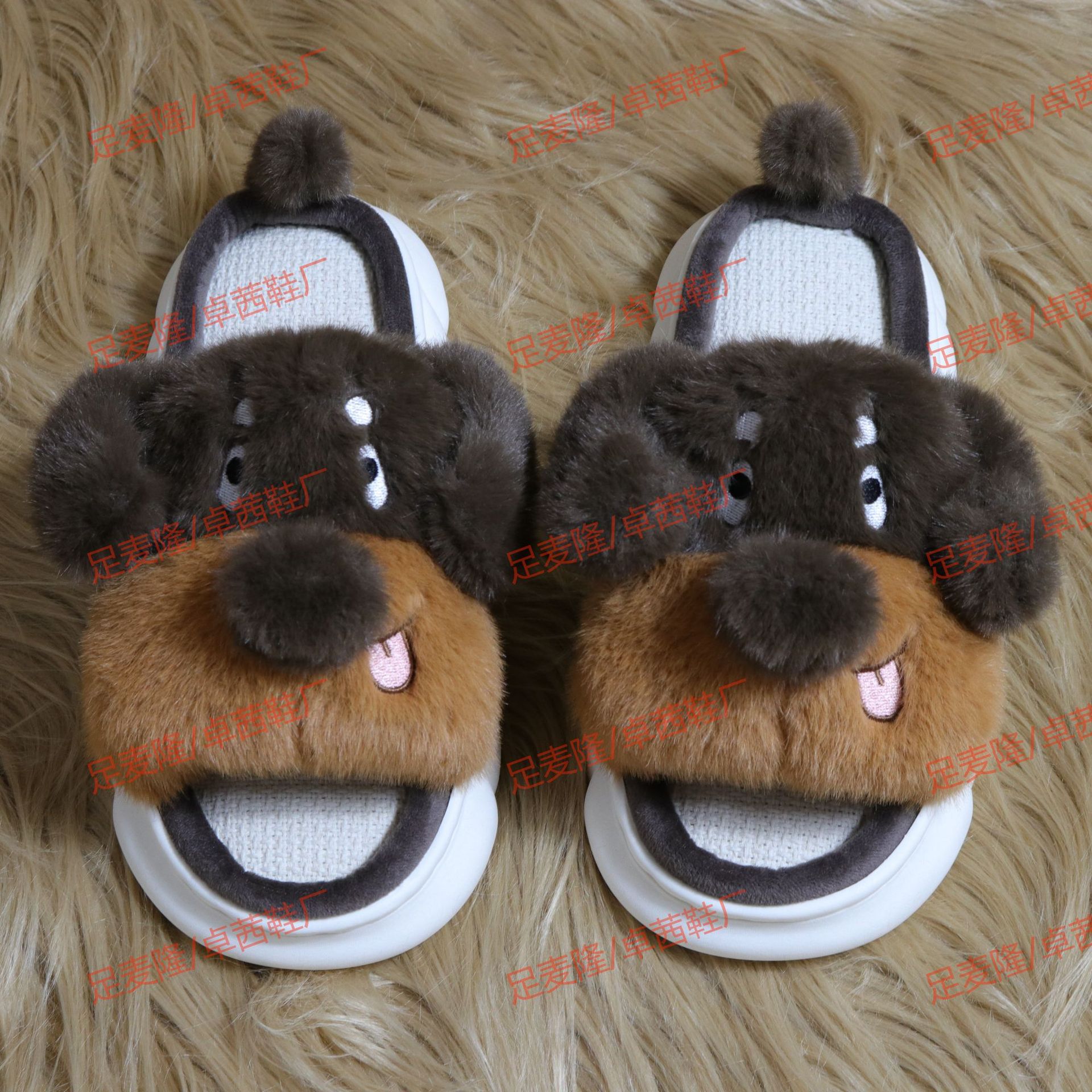 2025 nuevo estilo de lino personalizado, fregado abierto, otoño e invierno, zapatillas de casa para cachorros de doble color para hombres y mujeres