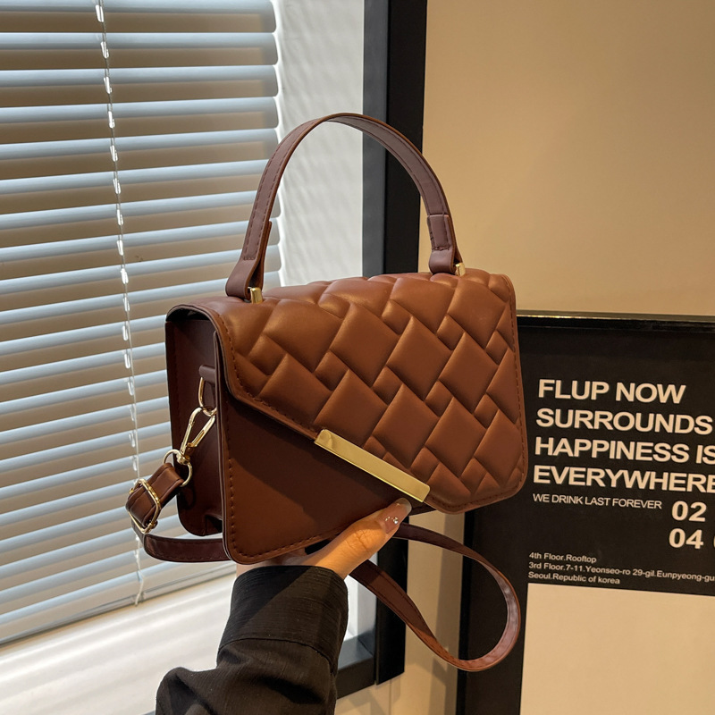 Elegant fashionable design solid color retro one-shoulder bag
