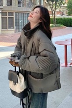 300斤大码女装冬季新款设计感灰绿色针织拼接棉服胖mm加厚外套女