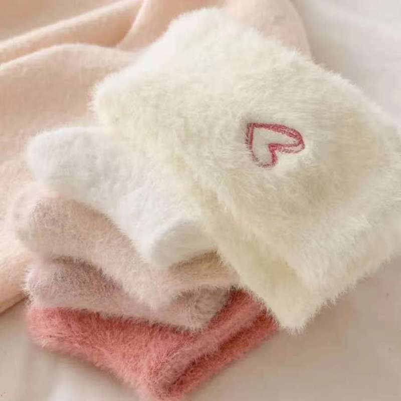 袜子女中筒袜秋冬季加厚水貂绒刺绣爱心睡眠地板袜冬天保暖女袜|undefined
