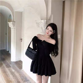 法式气质一字领a字短裙子长袖连衣裙女秋装甜辣妹修身收腰杏色裙