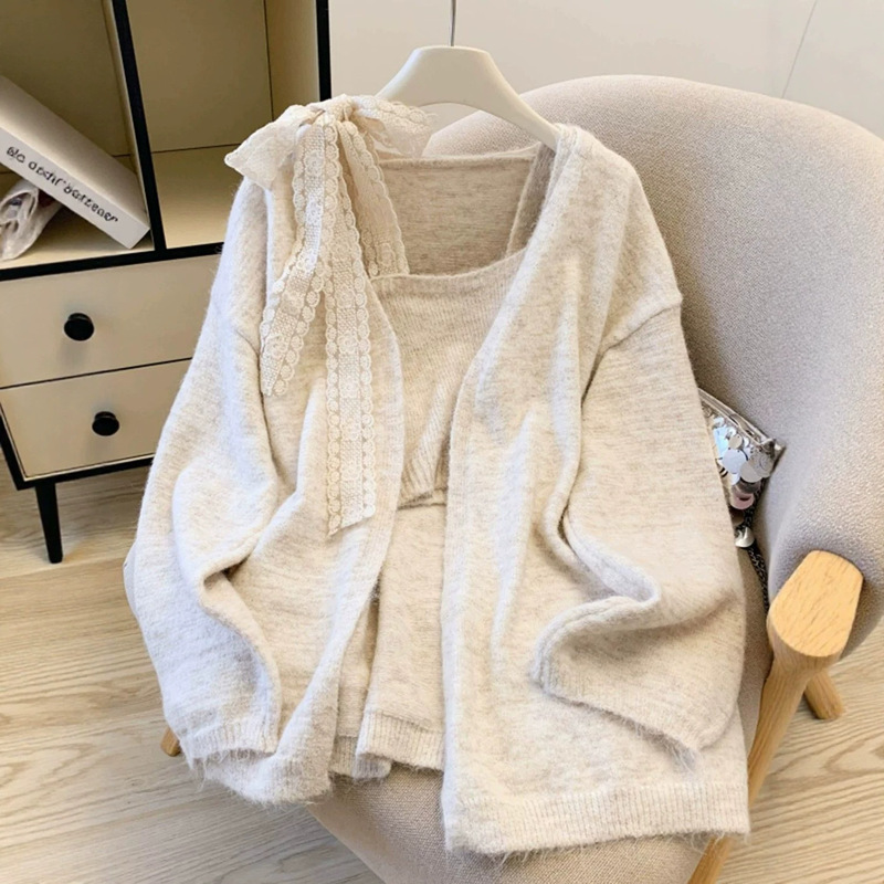 Korean-style loose long-sleeved sweater knitwear for women, new autumn/winter collection, gentle and elegant, soft and comfortable cardigan and tube top two-piece set