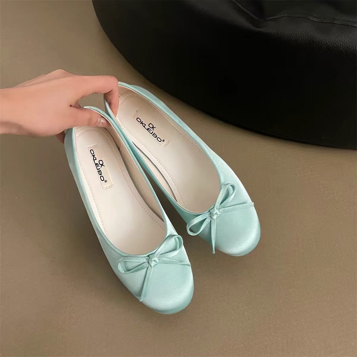 Blue fashionable ballet shoes flat made of satin with bow
