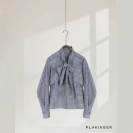 女式毛呢外套;女式衬衫;半身裙