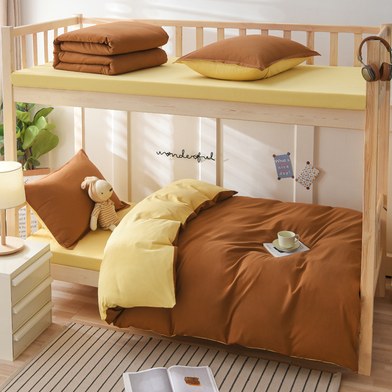 Dormitorio universitario Juego de tres piezas de algodón cepillado Juego de cuatro piezas de algodón puro 1.2 Suero de cama individual Funda de edredón de sábana 0.9