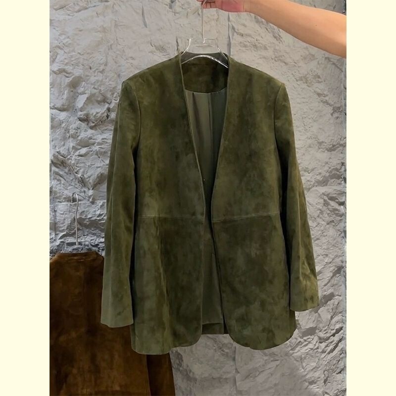 Retro green suede V-neck blazer for women, 2026 autumn new collection, minimalist style, versatile top