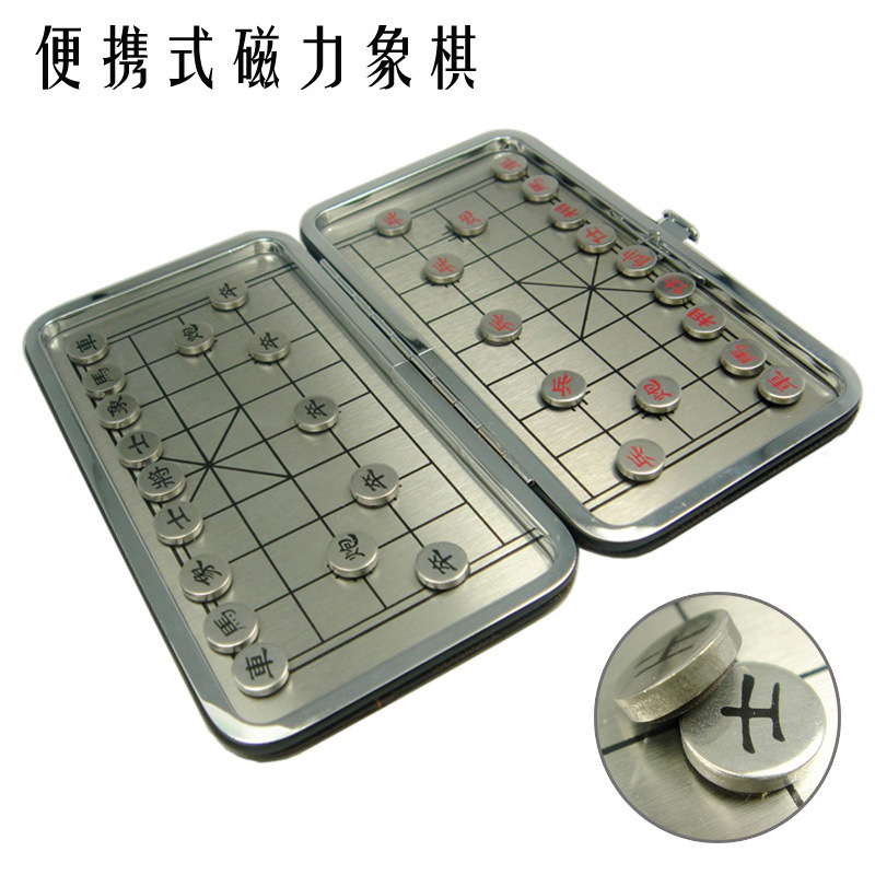 Magnetic handheld travel chess