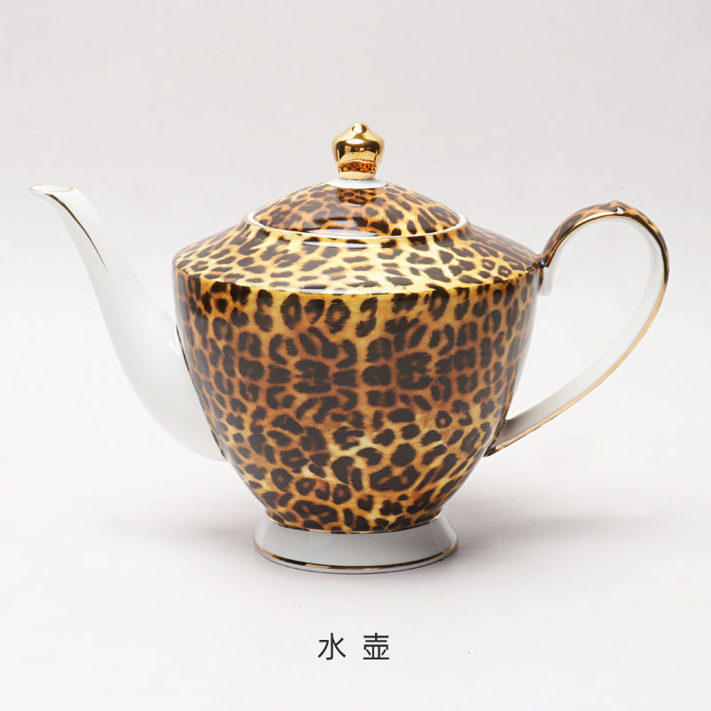 Leopardo de lujo ligero hueso de porcelana taza de café y plato conjunto de taza de té europea en línea exquisita taza de cerámica plato clásico alto valor nominal