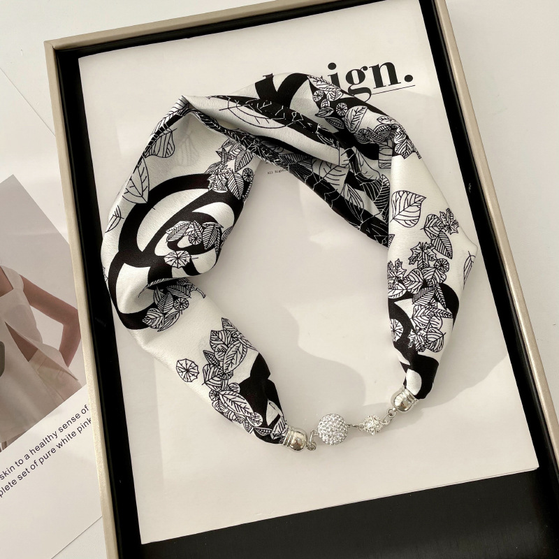 Primavera y verano nueva celebridad en línea mismo estilo banda de pelo bufanda correa de muñeca perezoso multi-funcional hebilla de succión magnética pequeña bufanda Venta caliente