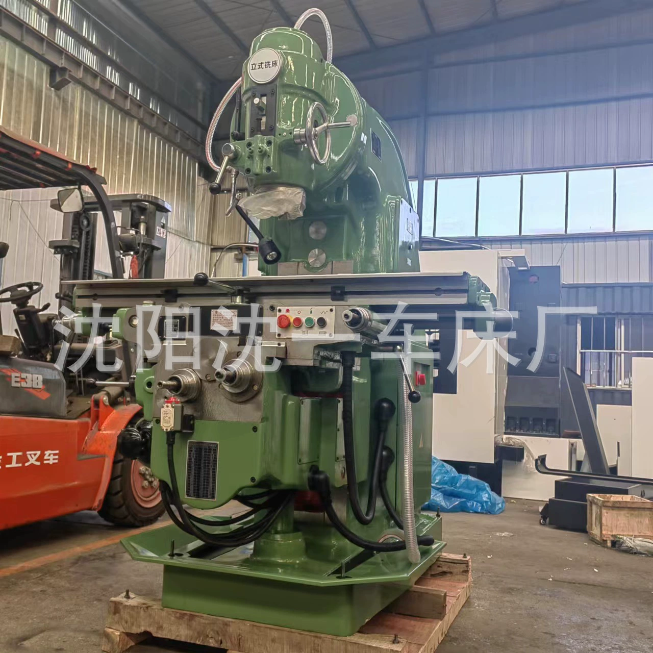 Вертикально-фрезерный станок X5032 для металлообработки, многоосевой, производства токарного завода Шэньчжэнь Шэньи