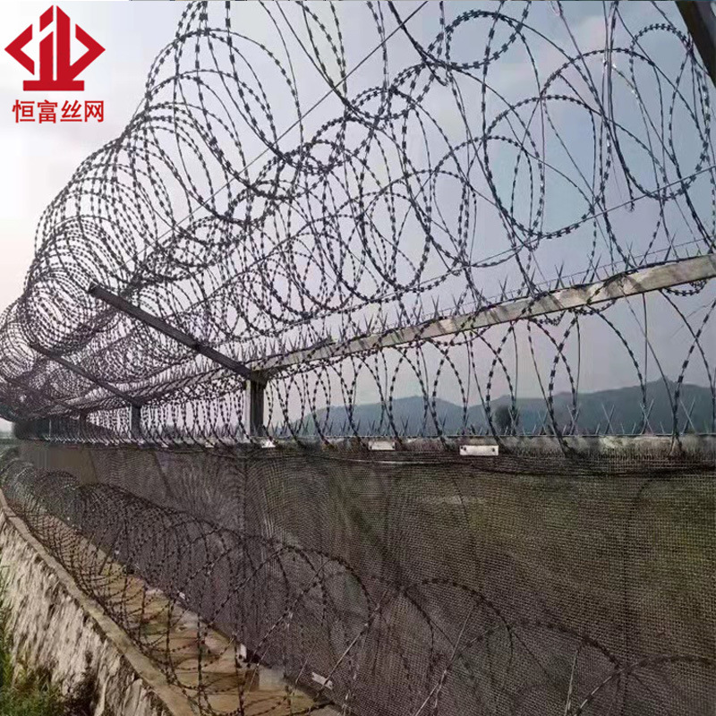 边境线周界物理隔栏 钢丝护栏网 刀片滚笼 绿色框网