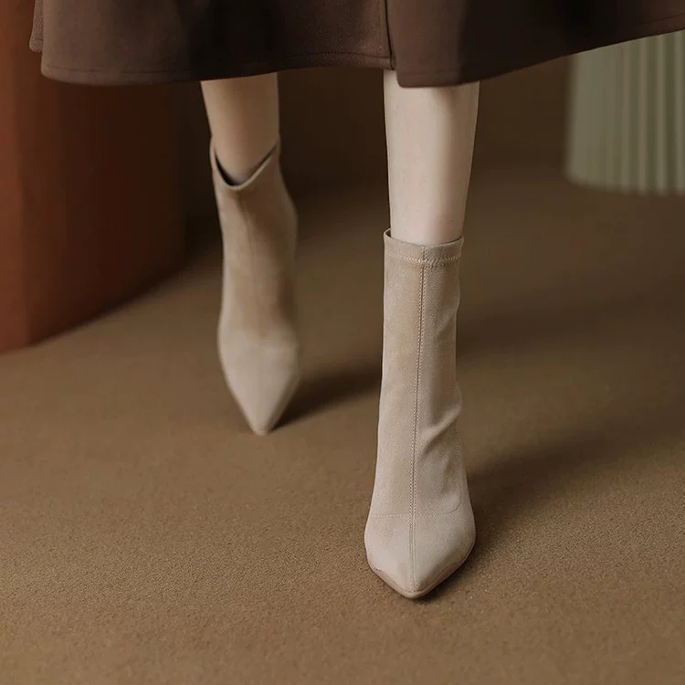 Эластичные короткие сапоги для женщин 2023 осень и зима Новые замшевые сапоги на толстом каблуке с острым носком для женщин на среднем каблуке на молнии тонкие сапоги