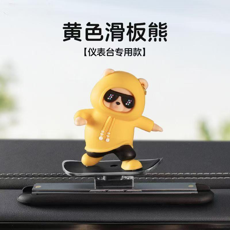 Suministros para automóviles Skateboard Bear Adornos para automóviles de dibujos animados Adornos para osos en movimiento Adornos para interiores de automóviles