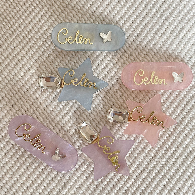 Forcina per capelli a forma di stella colorata, in acrilico, con diamante, a forma di farfalla, con lettera, carina, con frangia ovale, clip laterale, a forma di becco d'anatra, da donna_voghion.com