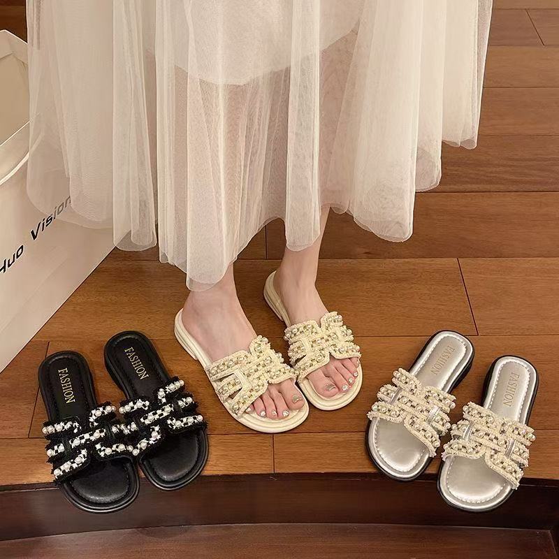 2025 New Summer Style Small Fragrant Pearl Slippers for Women to Wear Flat-Soled Flip-Flops, Versatile Beach Sandals with Skirts 2025 New Summer Style Small Fragrant Pearl Slippers for Women to Wear Flat-Soled Flip-Flops, Versatile Beach Sandals with Skirts