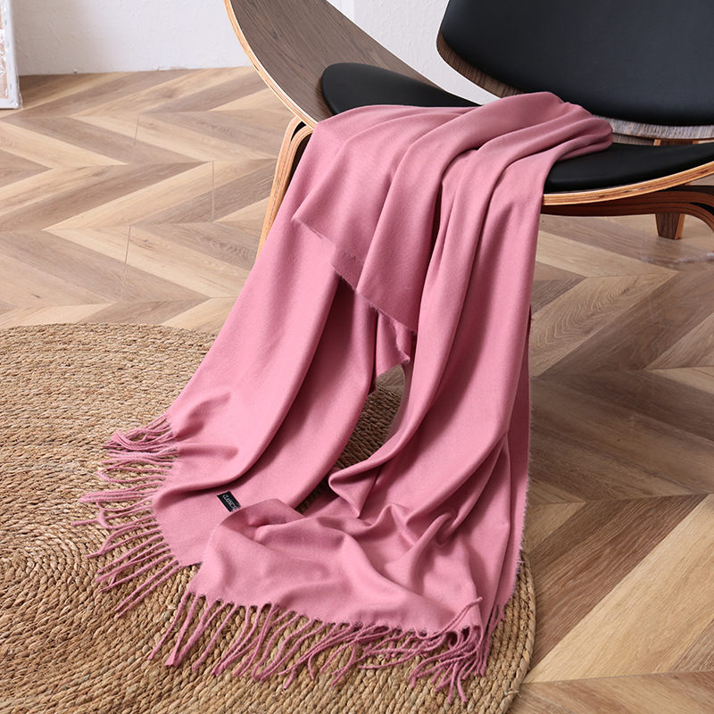 2024 otoño e invierno nuevo estilo color sólido bufanda larga imitación lana brillante textura borla marca negra mantón cálido