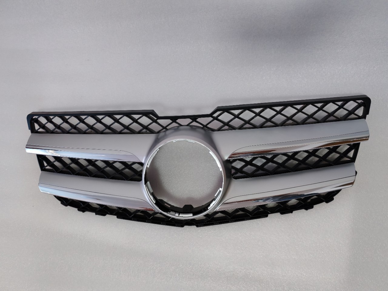 Suitable for 2013-2015 Mercedes-Benz Glk X204 Original Car Electroplated Mid-Grid Grille Glk250 A2048802983