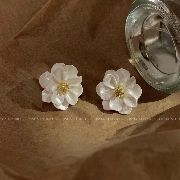 23 # 베이지 카멜리아 귀 침술 스타일