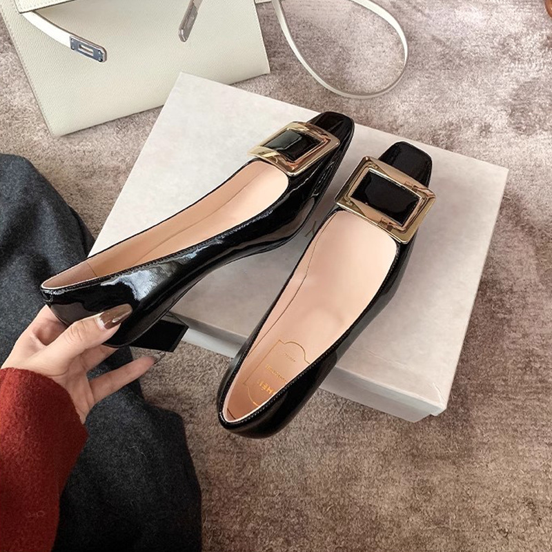 2025, primavera nuevo estilo retrógrado francés, cabeza cuadrada de talón grueso, zapatos de talón alto para mujeres