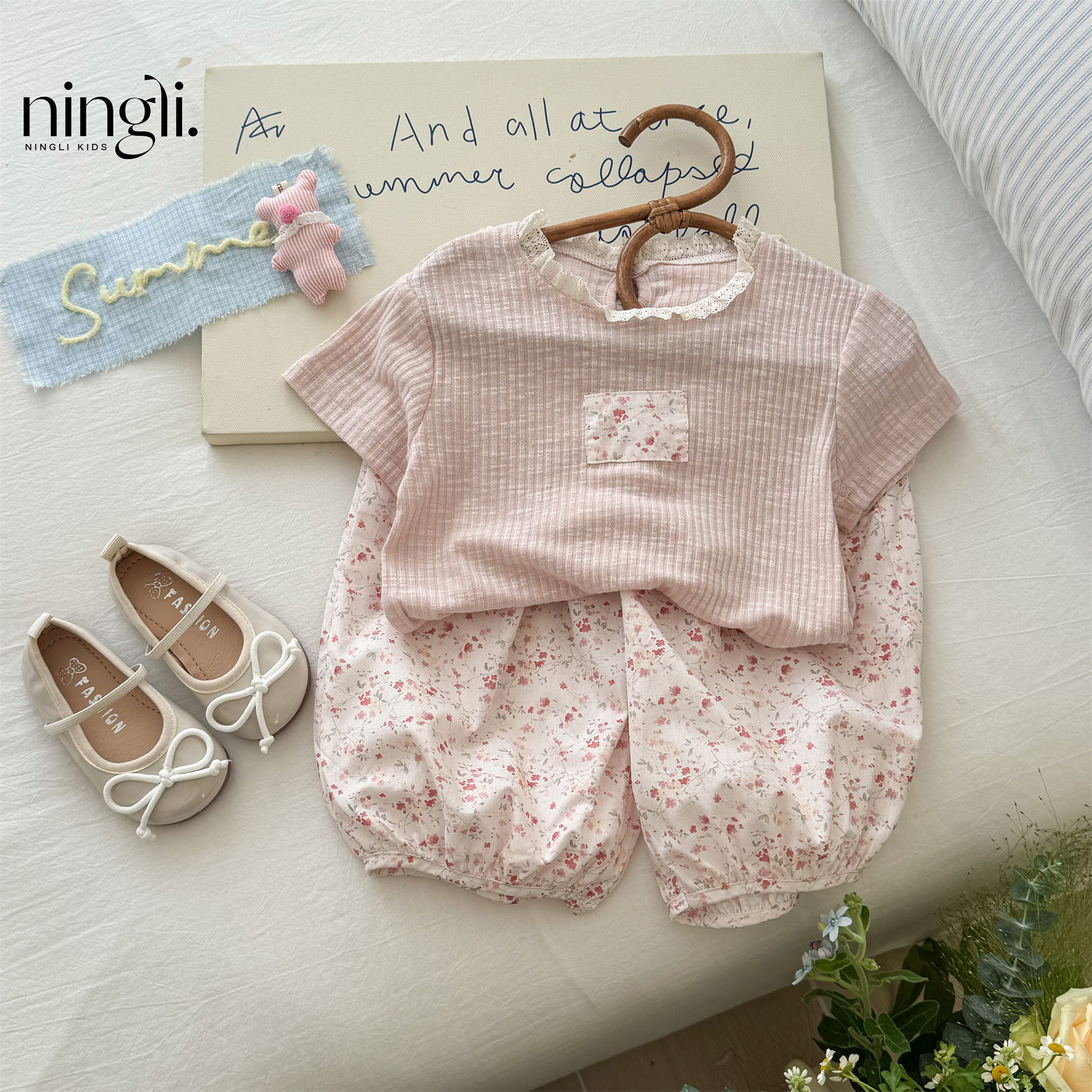 ライムの女の子のスーツの夏服の新型の洋気の赤ちゃんの半袖のtシャツの子供のズボンの夏の薄いタイプの赤ちゃんの服