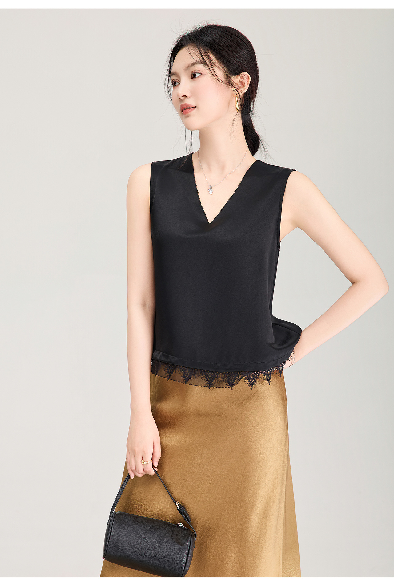 Áo hai dây nữ satin phối ren cổ chữ V — màu đen chi tiết 20