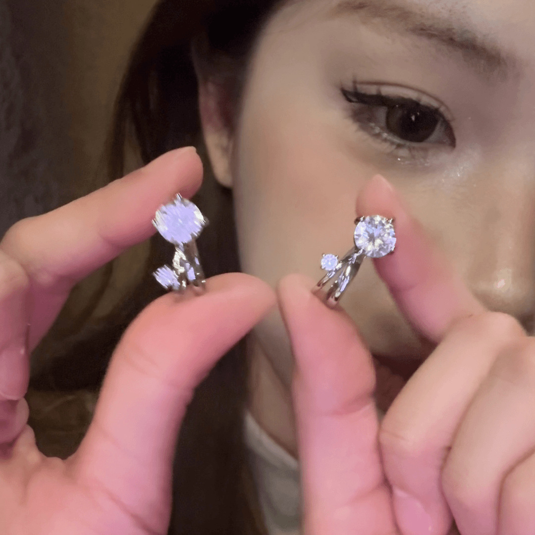 Small light bulb flash diamond ear cuff-a1916 white (single)