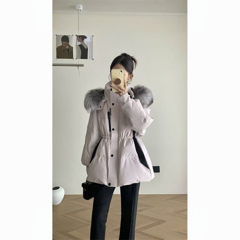 New winter collection: women’s fitted, work-style cotton coat with a large faux fur collar, hooded parka design, mid-length, and a slimming effect New winter collection: women’s fitted, work-style cotton coat with a large faux fur collar, hooded parka design, mid-length, and a slimming effect