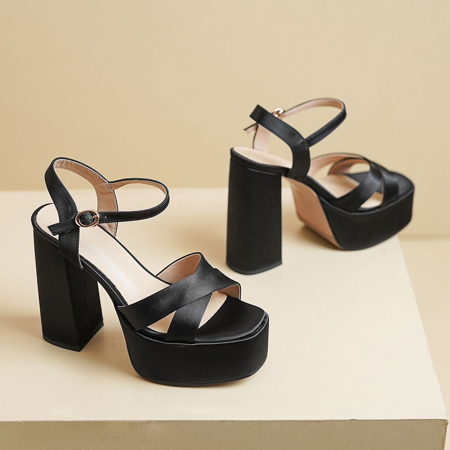 Sandal cao gót nữ hở mũi quai ngang khóa, gót dày 12 cm, phong cách Âu Mỹ — đen
