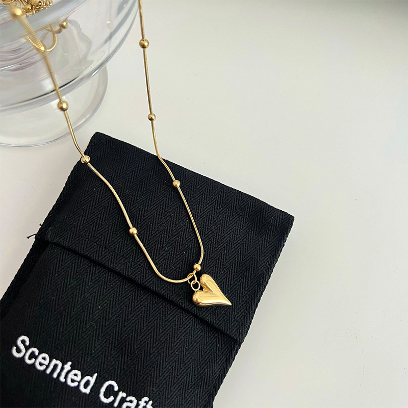 Simple Retro Peach Heart Shaped Pendant Stainless Steel Gold Necklace_colorza_4