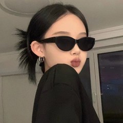 女性用のレトロな新しいハイエンドサングラス、甘くてスパイシーなスタイル、正方形と丸顔のインターネットセレブのホットスタイル、日焼け止め、トレンディでクールなサングラス