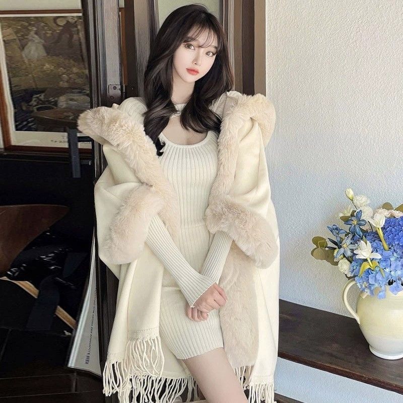 Versatile Loose-Fitting Women's Autumn and Winter Woolen Coat, New Style with Fleece Lining, Thickened Hooded Cape Versatile Loose-Fitting Women's Autumn and Winter Woolen Coat, New Style with Fleece Lining, Thickened Hooded Cape