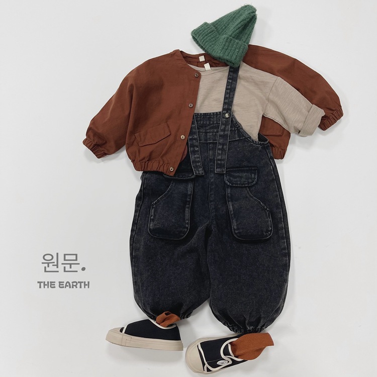 韓国の子供服の子供のバックパンツの秋の新型の男女の子供の日系の百合のサスペンダーのズボンの赤ちゃんの工装のジーパン