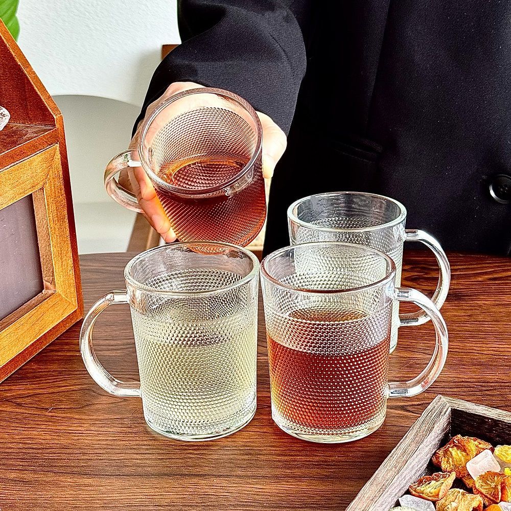 Glasmugg med handtag för kaffe och te hamrad design_voghion.com