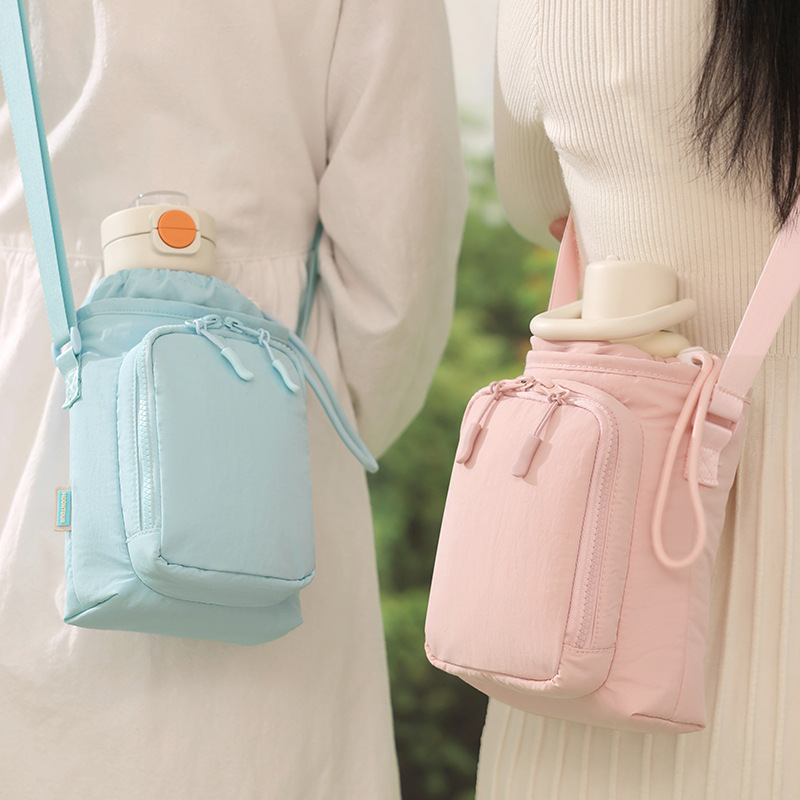 sports shoulder bag with bottle holder