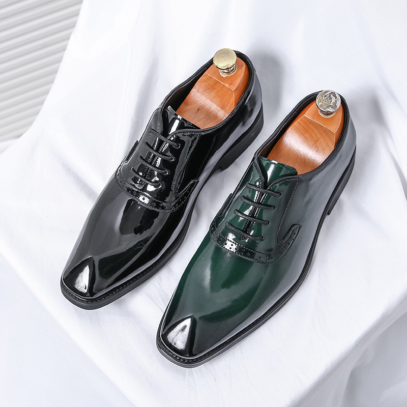 Zapatos de hombre Cross-border tallas grandes nuevos zapatos de cuero Brock zapatos de cuero brillantes para hombre de moda zapatos de cuero tallados de estilo británico al por mayor