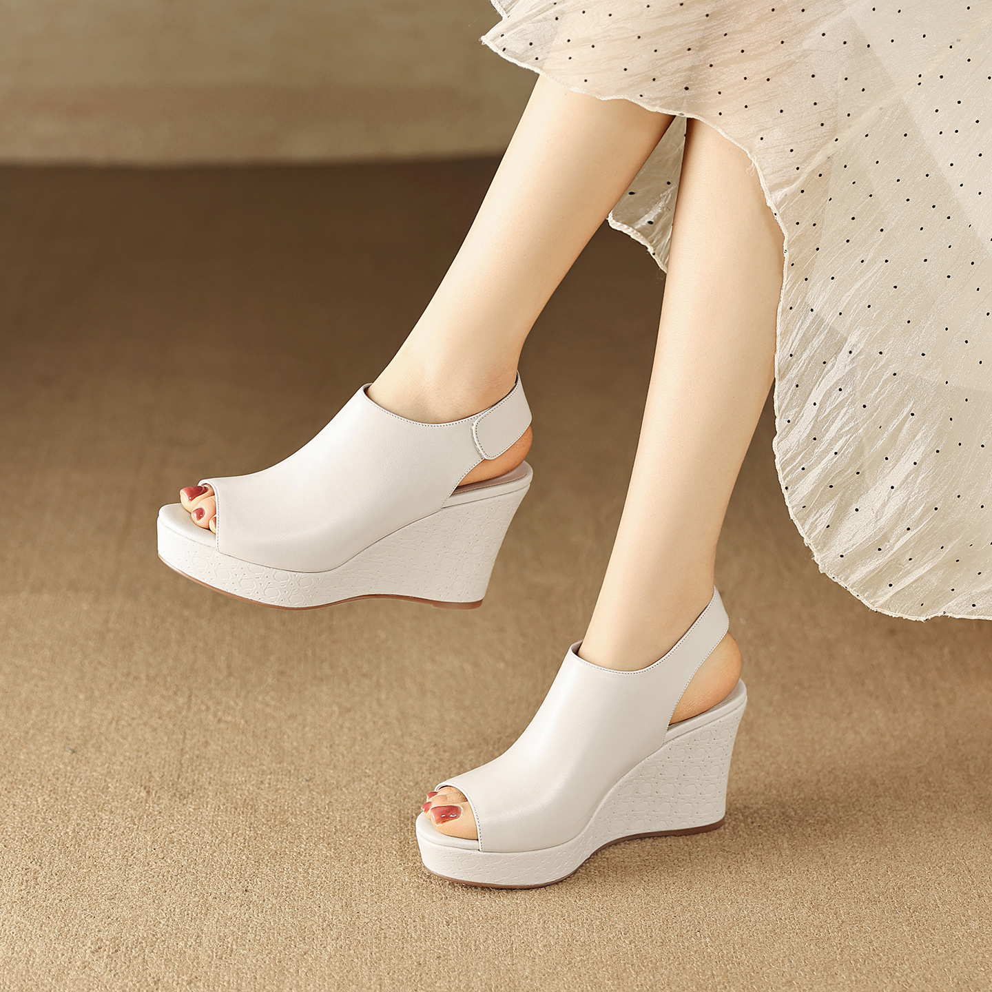 Sandal cao gót nữ quai ngang mũi hở đế xuồng gót 9 cm — màu đen, màu trắng ngà