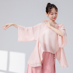 新中国風の古典舞う大人の女性の仙気が漂っています。