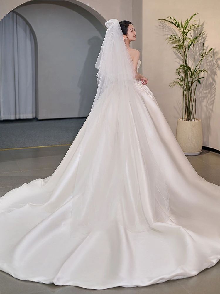 Vestido de novia de satén 2026, nuevo estilo, vestido nupcial francés retro, estilo princesa, de alta gama, sin tirantes, para recepción.