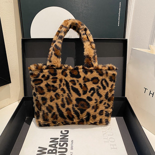 �r�пɐ۱��yë�q��2024�ﶬ�¿�Ůʿ���sͨ��ëë������С����