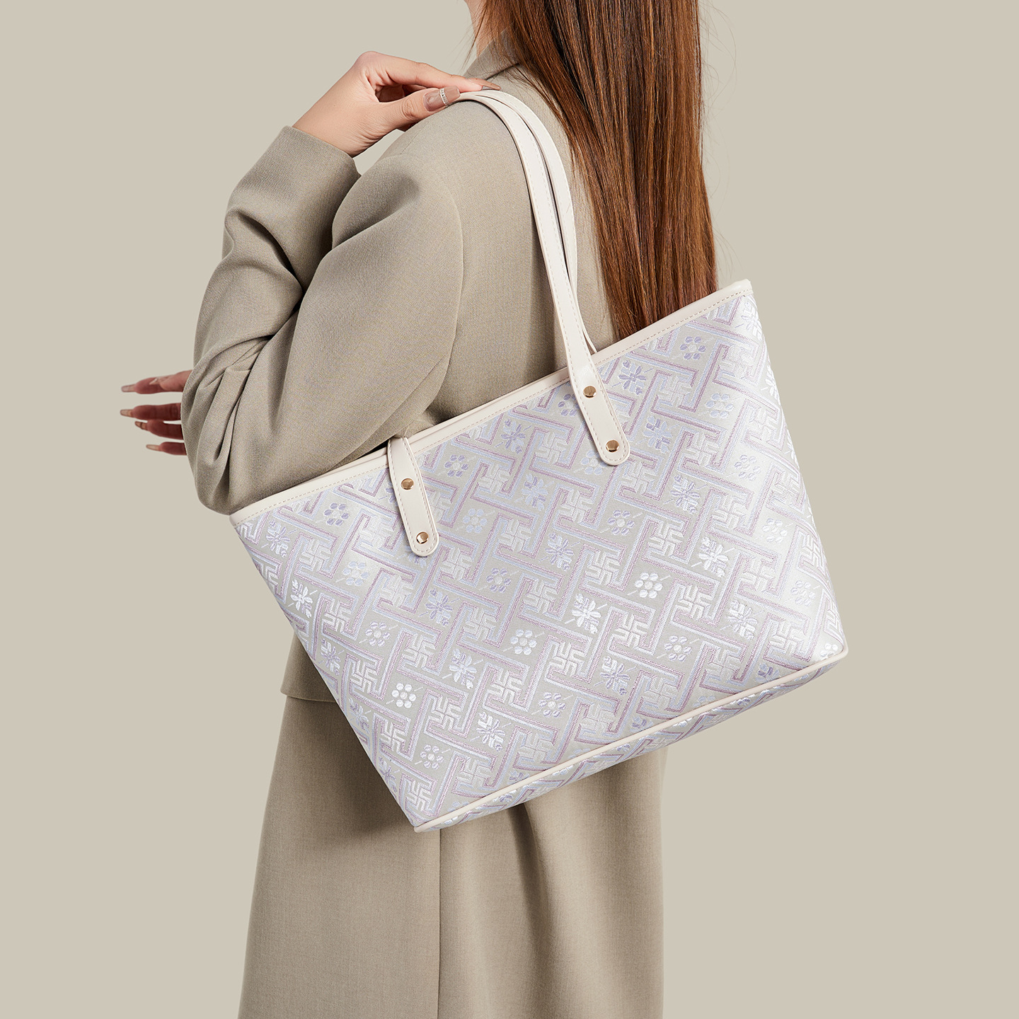 Guangxi Zhuang Jin bolso de mujer patrimonio cultural intangible de gran capacidad de viaje, bolso de hombro debajo de la axila 2026 nuevo bolso de mochila suave Pittot