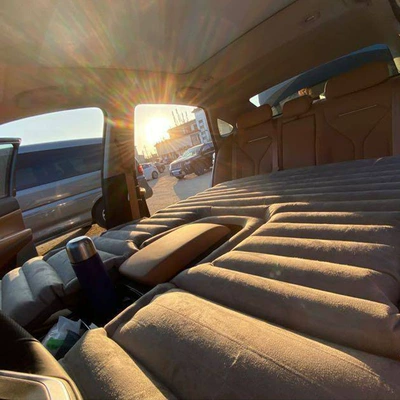 Vehicle-mounted inflatable bed inflatable bed for driver and passenger