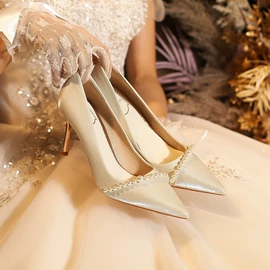 女式时装单鞋;男式板鞋;男式运动单鞋