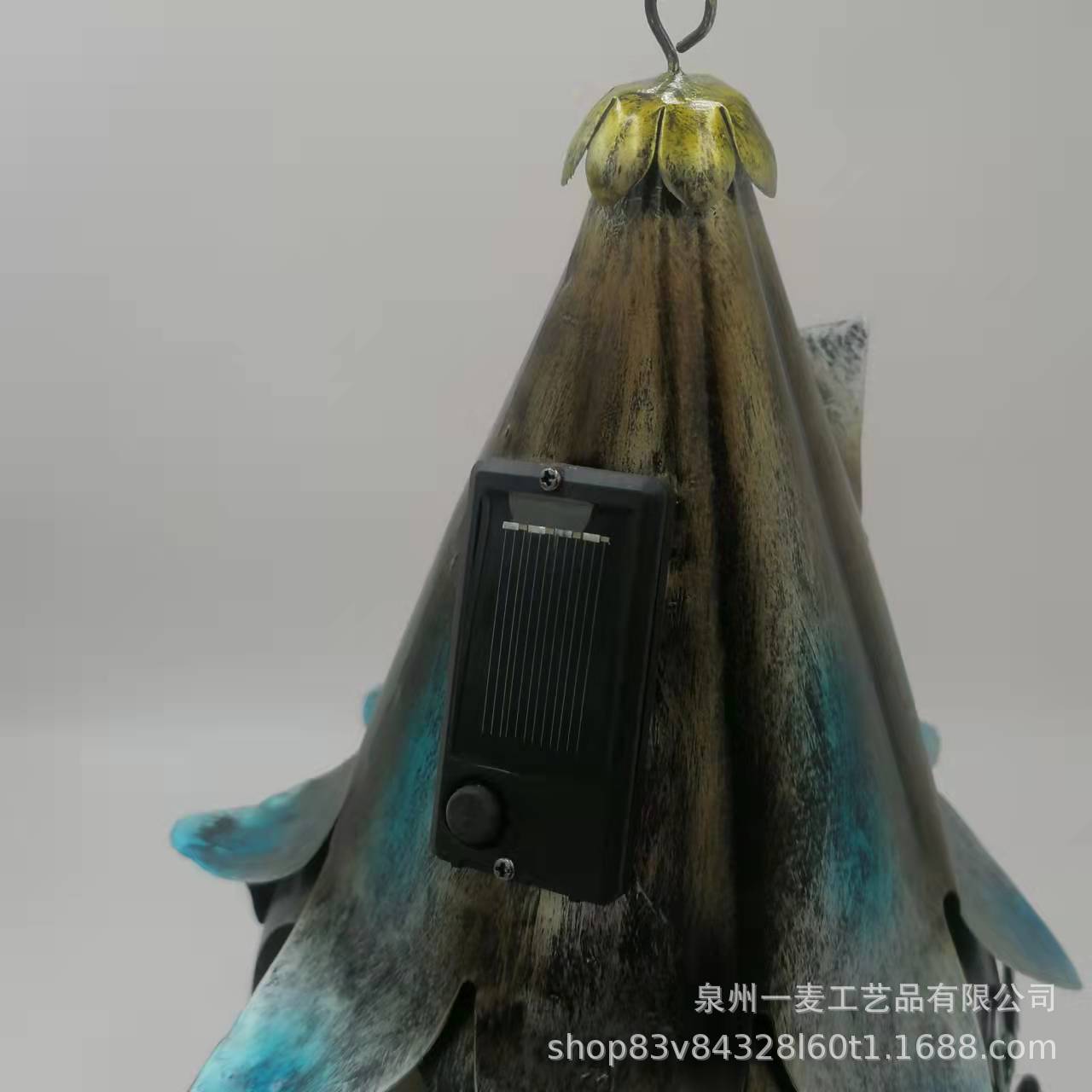 Fábrica transfronteriza Nuevo en stock Casa de pájaros de hierro solar al aire libre de hierro de metal Casa de pájaros solares luces decorativas