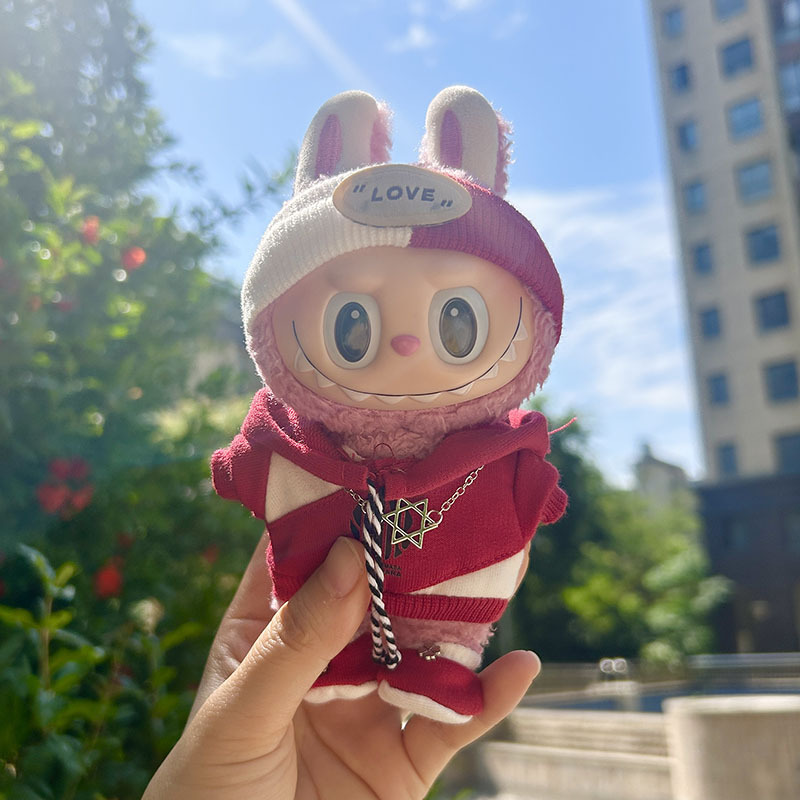 Traje fresco de cuatro piezas para el cabello rojo y blanco