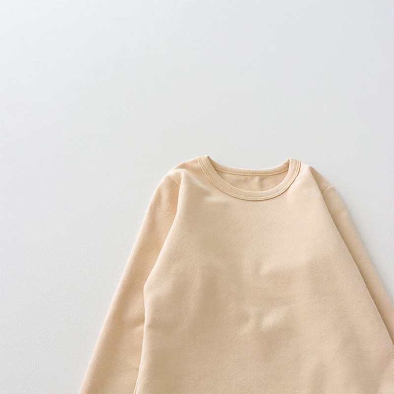 Camiseta de manga larga de algodón puro para niños 2026, camiseta básica para primavera y otoño, top cepillado de cuello redondo de color liso y corte holgado para niños y niñas.